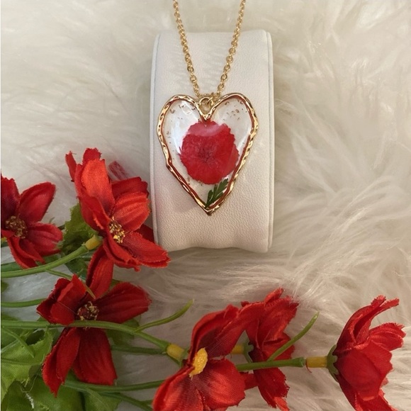 NEW! Red Pressed Flower Gold Edged Heart Pendant Necklace - Picture 1 of 6